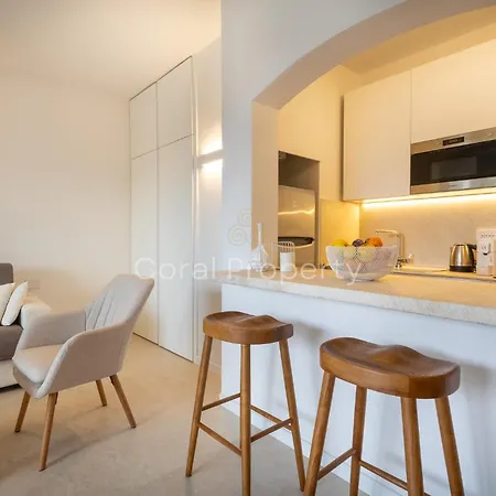 Rea Beachfront - Giardino & Privata - By Coral بورتو كيرفو