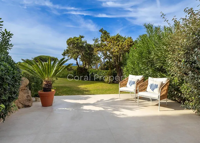 Rea Beachfront - Giardino & Privata Apartment