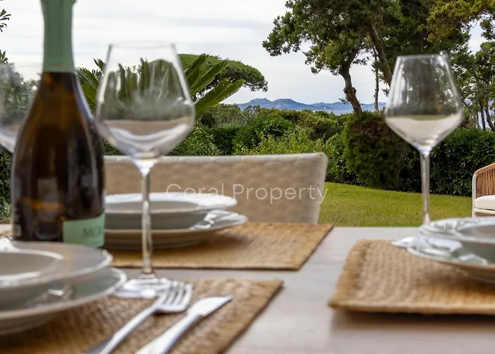 Rea Beachfront - Giardino & Privata - By Coral Lägenhet