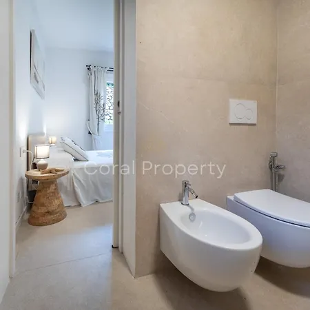 Appartement Rea Beachfront - Giardino & Privata - By Coral Porto Cervo