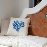 Rea Beachfront - Giardino & Privata - By Coral *