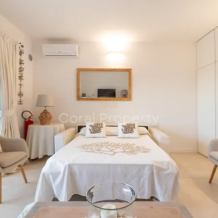 Apartment Rea Beachfront - Giardino & Privata - By Coral