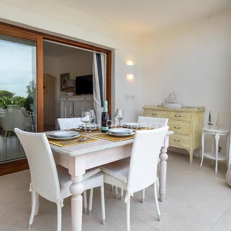 Apartment Rea Beachfront - Giardino & Privata - By Coral Porto Cervo